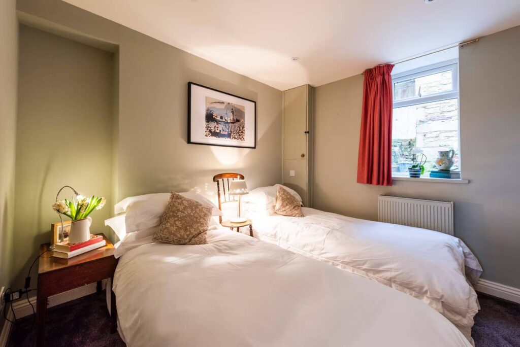 A cosy twin bedroom